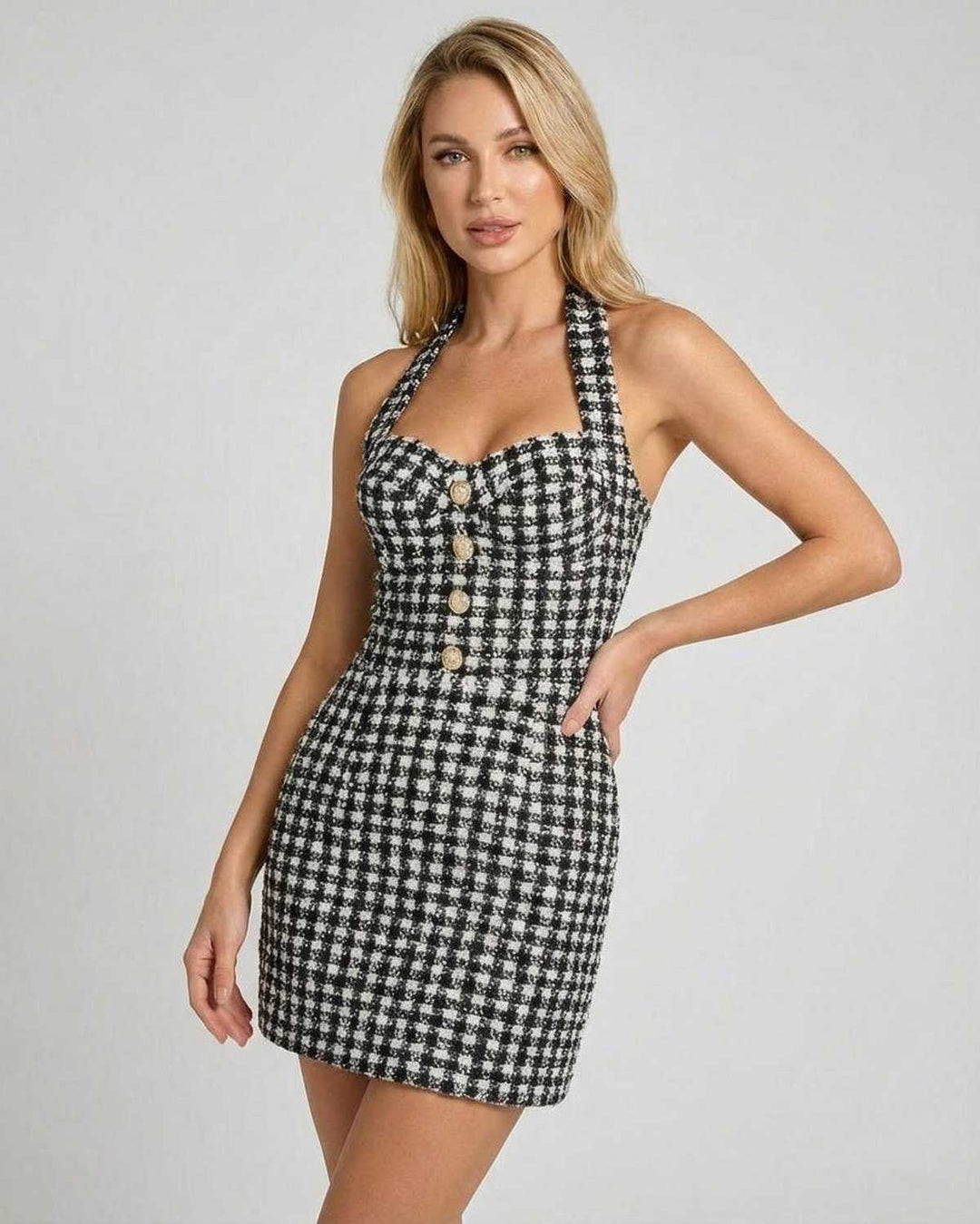 Vestido de verano mini a cuadros con cuello halter, ideal para mujer. Estilo sofisticado y elegante para fiestas.