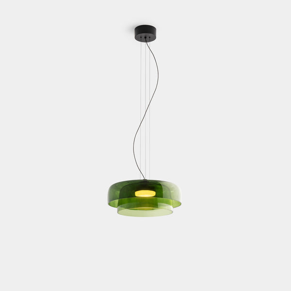 Lámpara colgante de cristal y metal para techo. Iluminación minimalista estilo nórdico, ambiente acogedor.