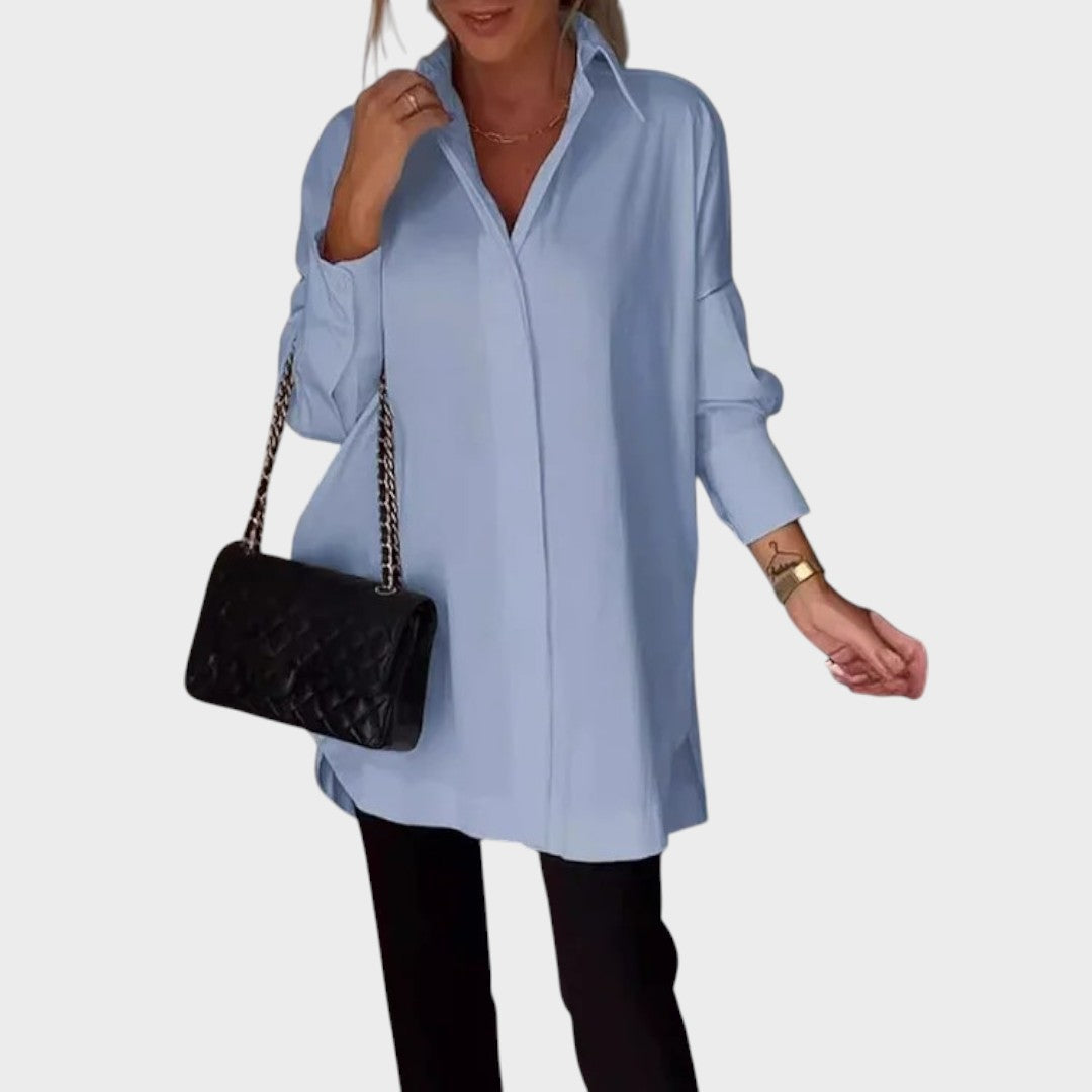 Camisa de mujer oversize con cuello clásico. Blusa ligera y elegante ideal para un estilo relajado y chic.