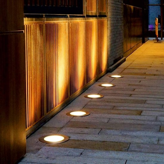 Lámparas solares LED para vías y jardín, iluminación automática exterior que mejora la seguridad del hogar.
