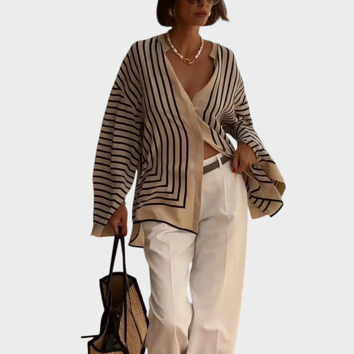 Blusa de rayas fluida y cómoda para mujer. Estilo casual chic y versátil para outfit diario y oficina.