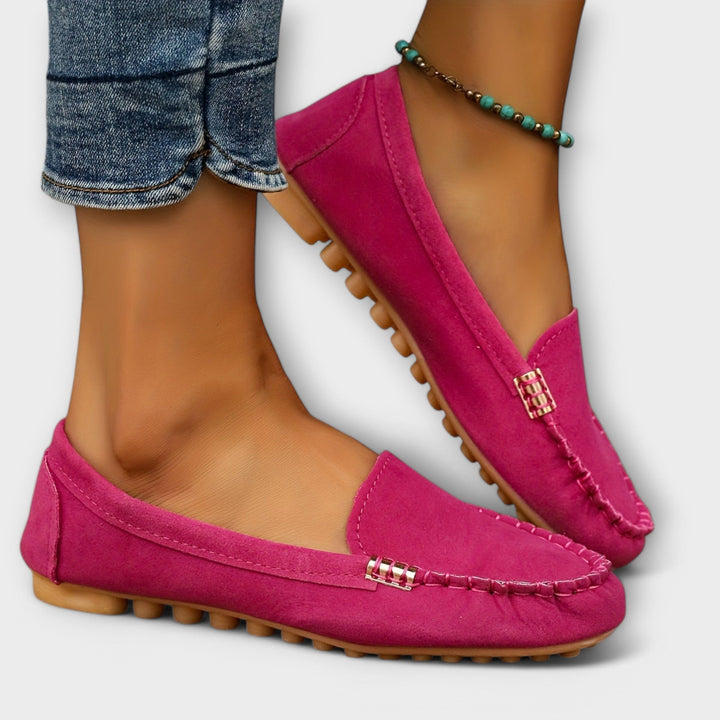 Calzado sabot para mujer, un mocasín cómodo y elegante, perfecto para la oficina o el tiempo libre.