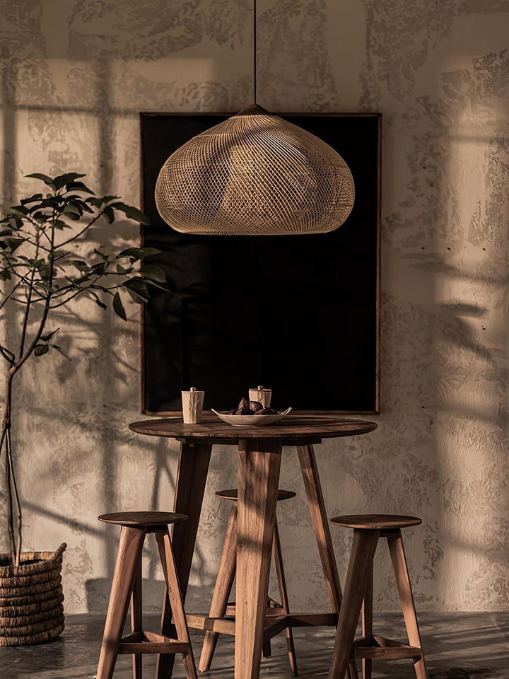 Luz colgante trenzada, diseño arpa, perfecta para añadir un toque natural y moderno.