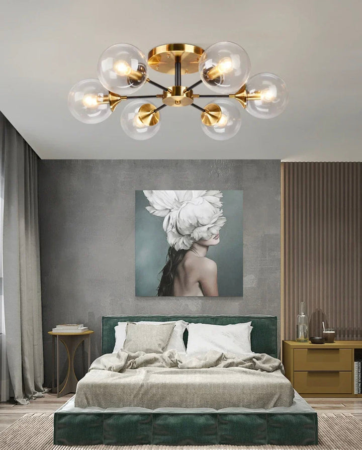 Diseño elegante: candelabro de techo de 8 luces con esferas de cristal en un distintivo tono jade.