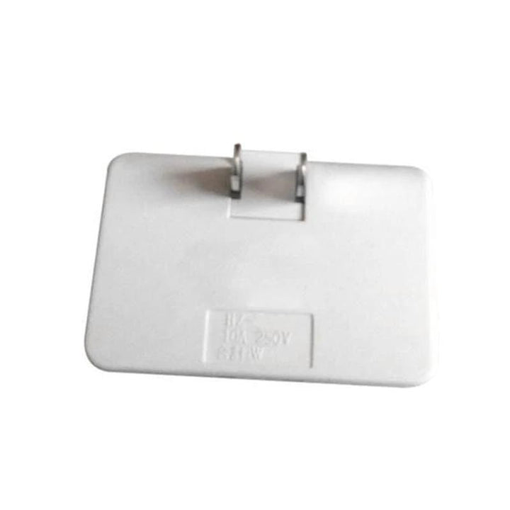 Adaptador de enchufe blanco compacto, giratorio 180°. 3 tomas para organizar cables y optimizar espacios.