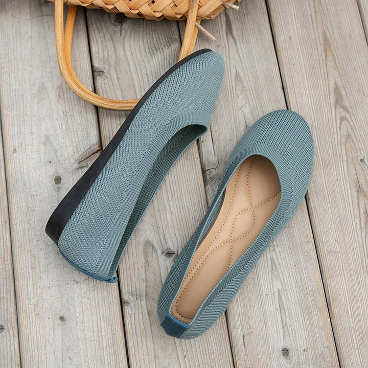 Zapatillas de mujer con tejido transpirable. Diseño antideslizante para comodidad diaria.