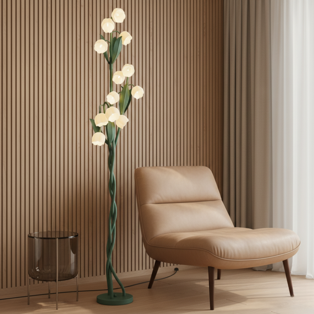 Elegante lámpara de pie floral para salón, realza el ambiente con su iluminación LED y estilo natural.