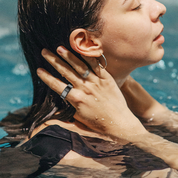 Anillo inteligente rastreador de actividad, mide pasos, distancia y quema de calorías en fitness.
