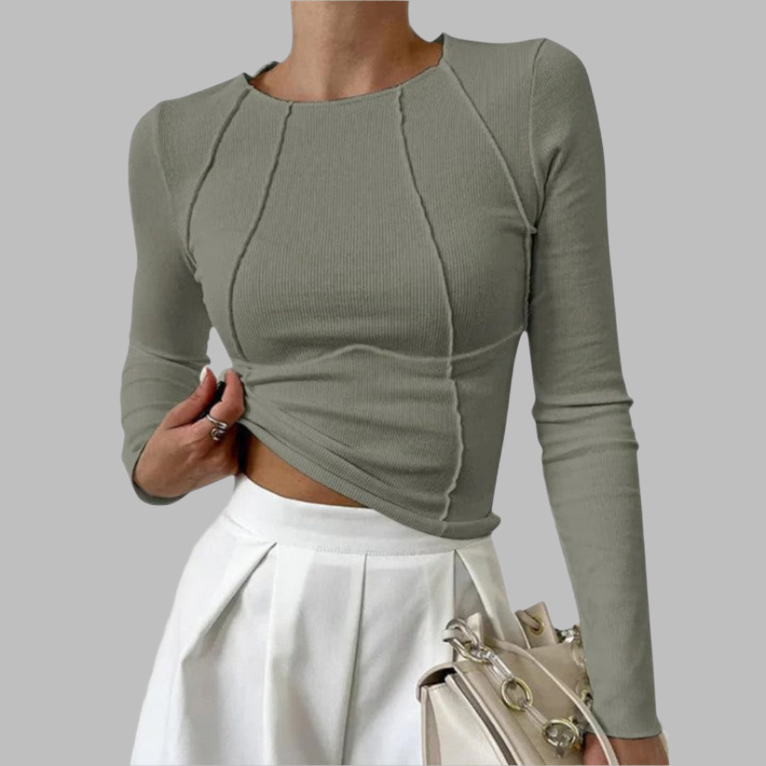 Camiseta femenina de manga larga, cómoda y estilosa. Perfecta como prenda básica, casual o para un toque elegante.
