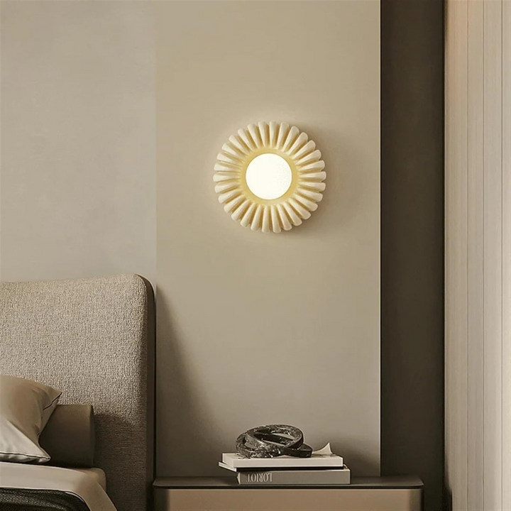 Lámpara de pared moderna con tecnología LED, ilumina tu hogar con un ambiente cálido y ahorro energético.