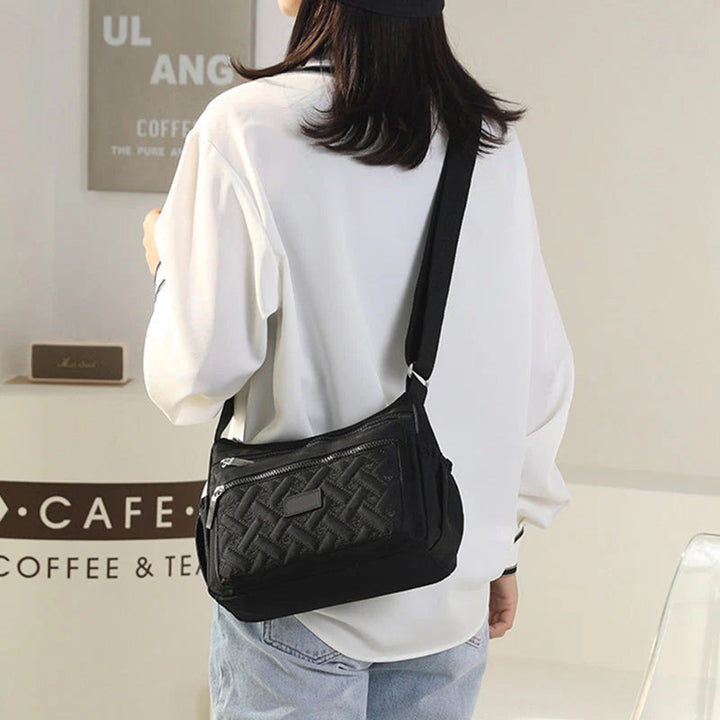 Bolso de hombro clásico para mujer, ideal para oficina o uso diario con elegancia.