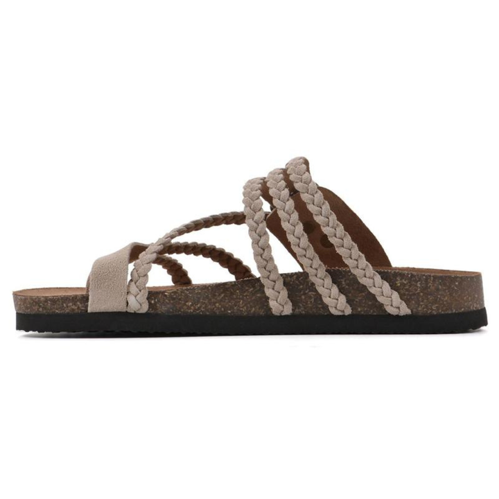 Par de sandalias trenzadas de mujer. Calzado de verano elegante y versátil, ideal para la comodidad diaria.