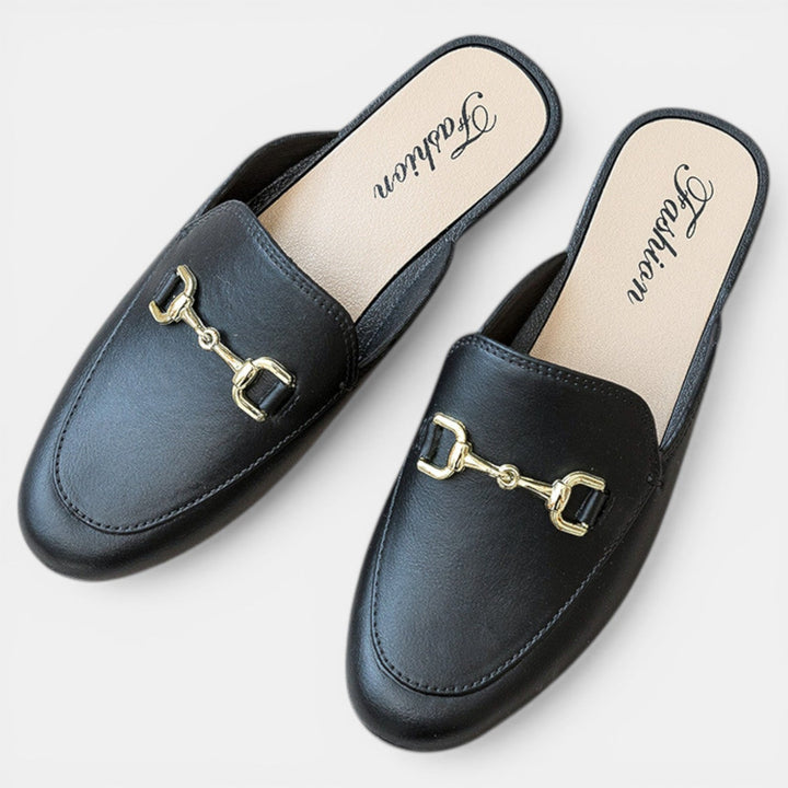 Par de mules mujer cómodos, color neutro. Calzado casual versátil para uso diario. Estilo y confort.