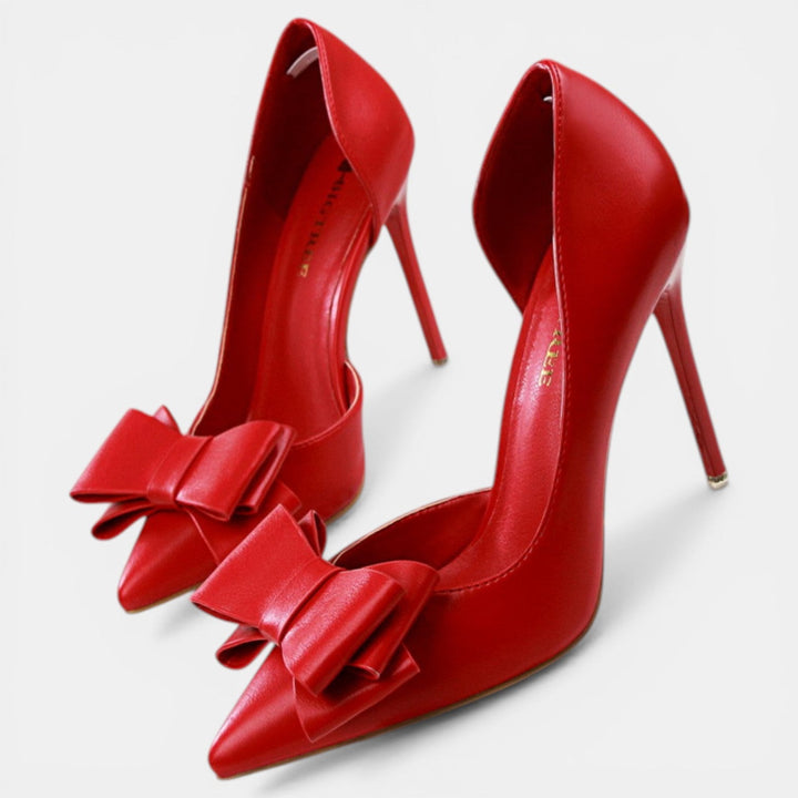 Elegantes tacones de mujer con punta fina y laterales abiertos, perfectos para lucir sofisticada.