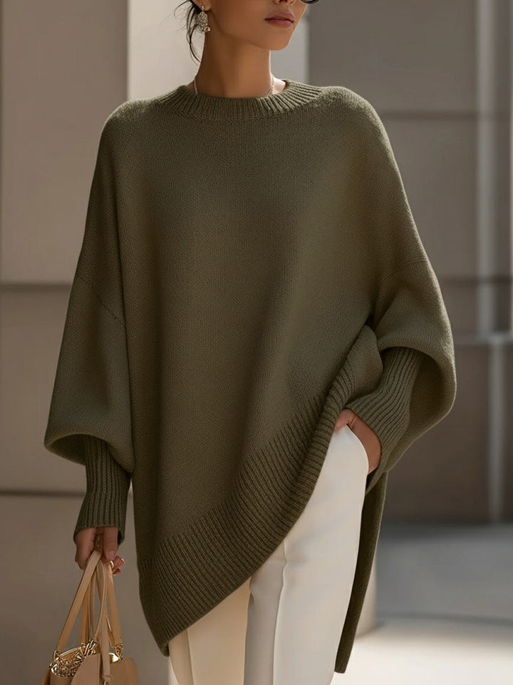Poncho jersey de mujer oversize, de estilo casual y confortable. Prenda de moda para el frío invierno.