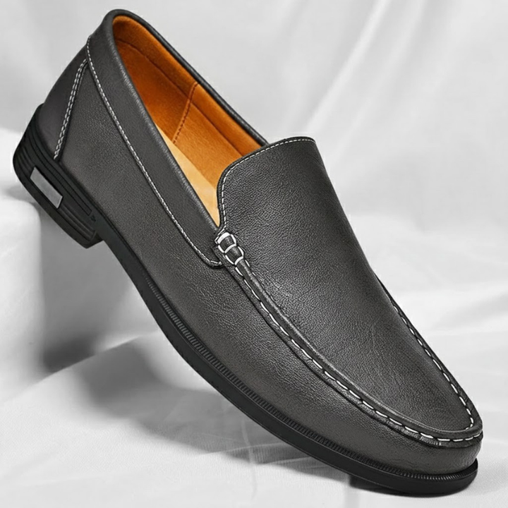 Mocasines de cuero con borlas, estilo italiano distintivo para el hombre moderno.