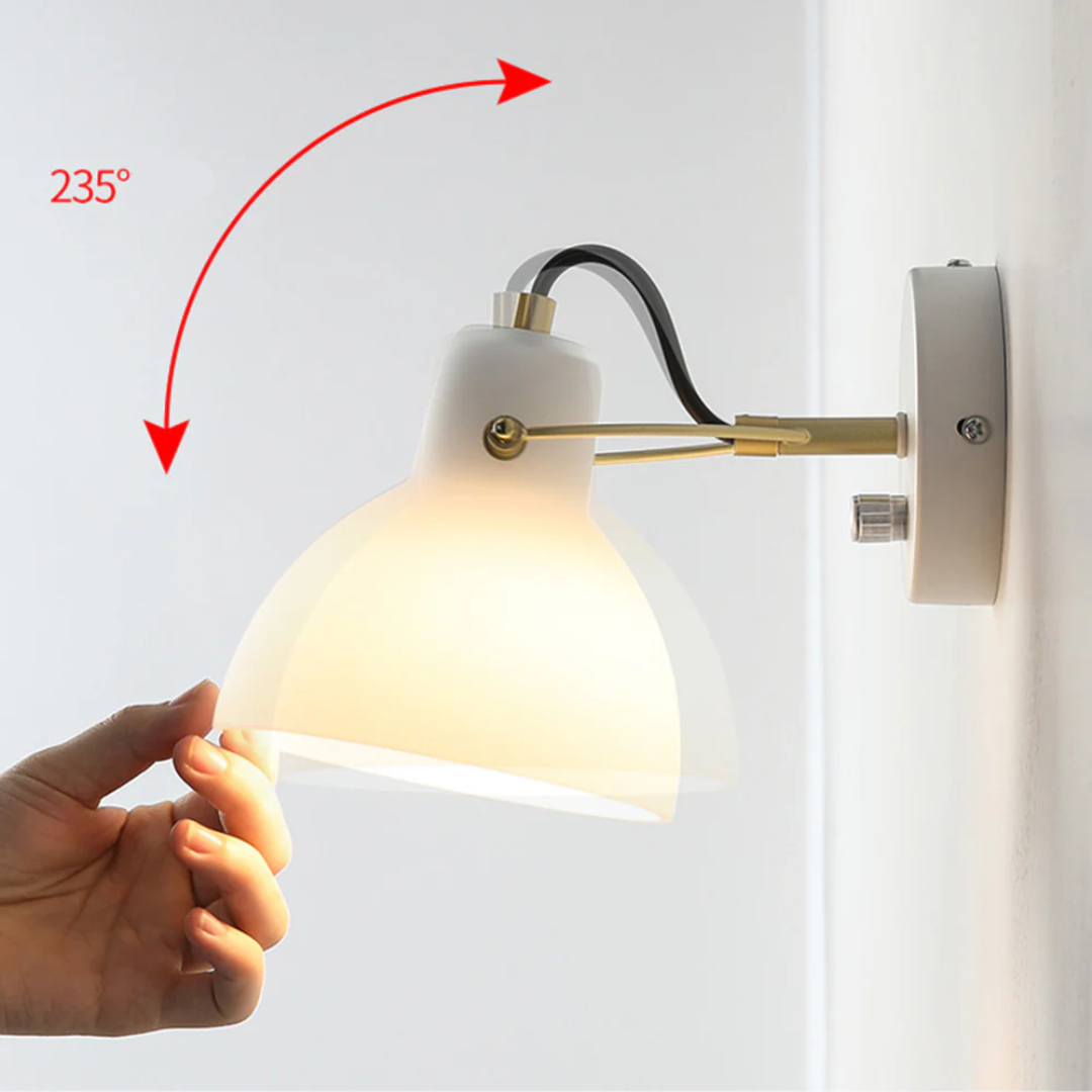 Lámpara de pared LED moderna, luz cálida y eficiente. Apliqué interior de diseño minimalista para el hogar.