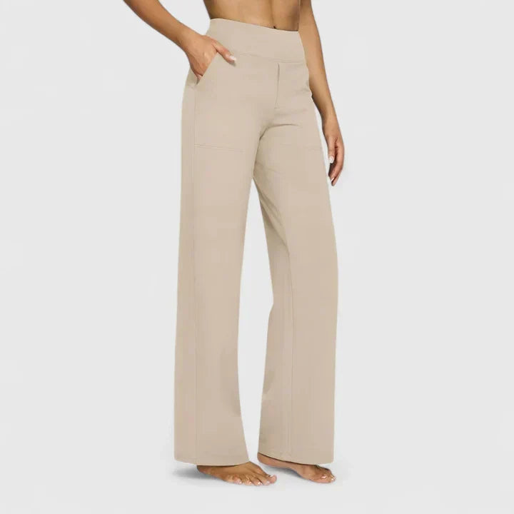 Pantalón entallado de mujer, vista trasera, realza la figura con elasticidad y estilo.