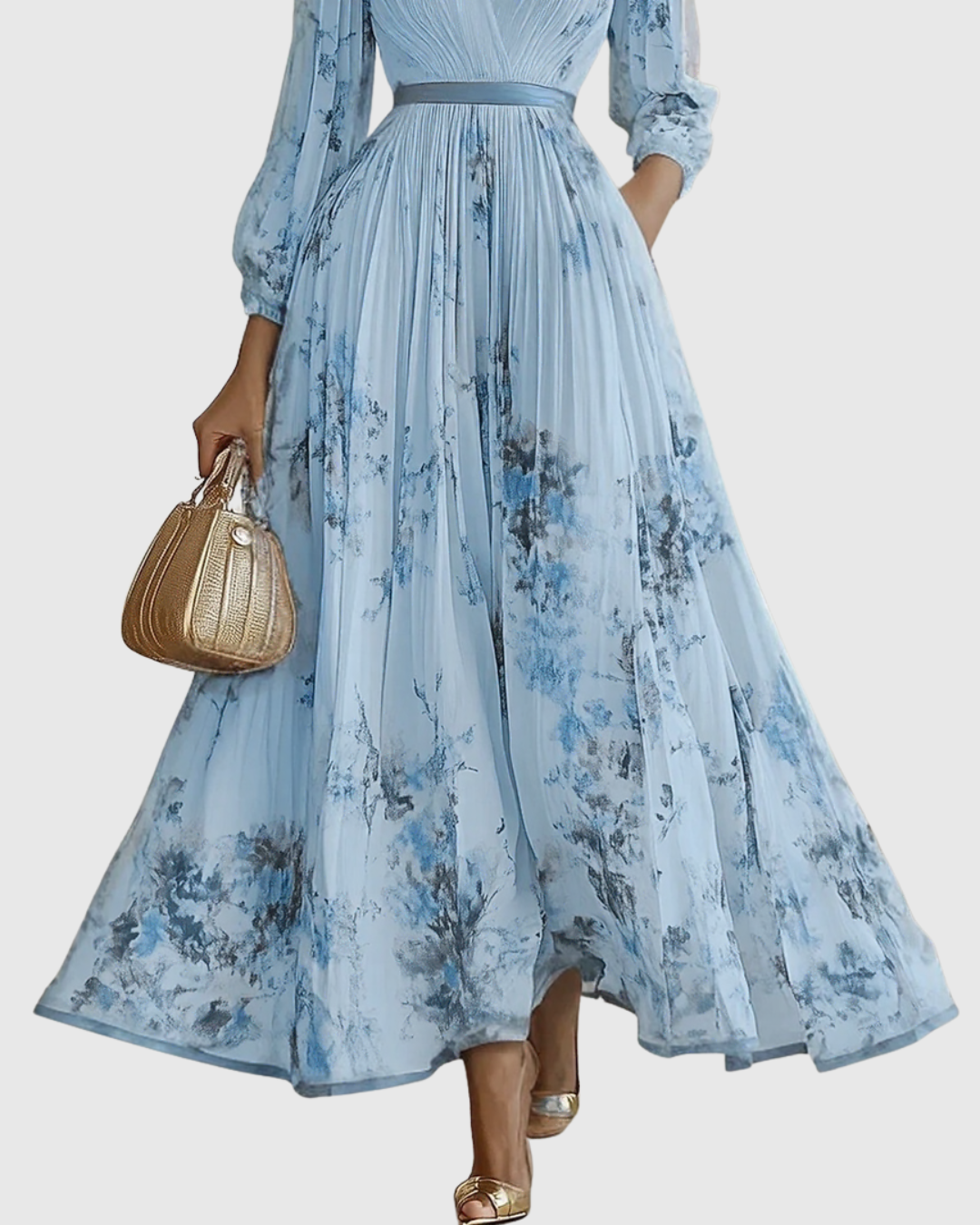 Mujer con vestido maxi plisado, mostrando su fluidez y elegancia para eventos de noche.