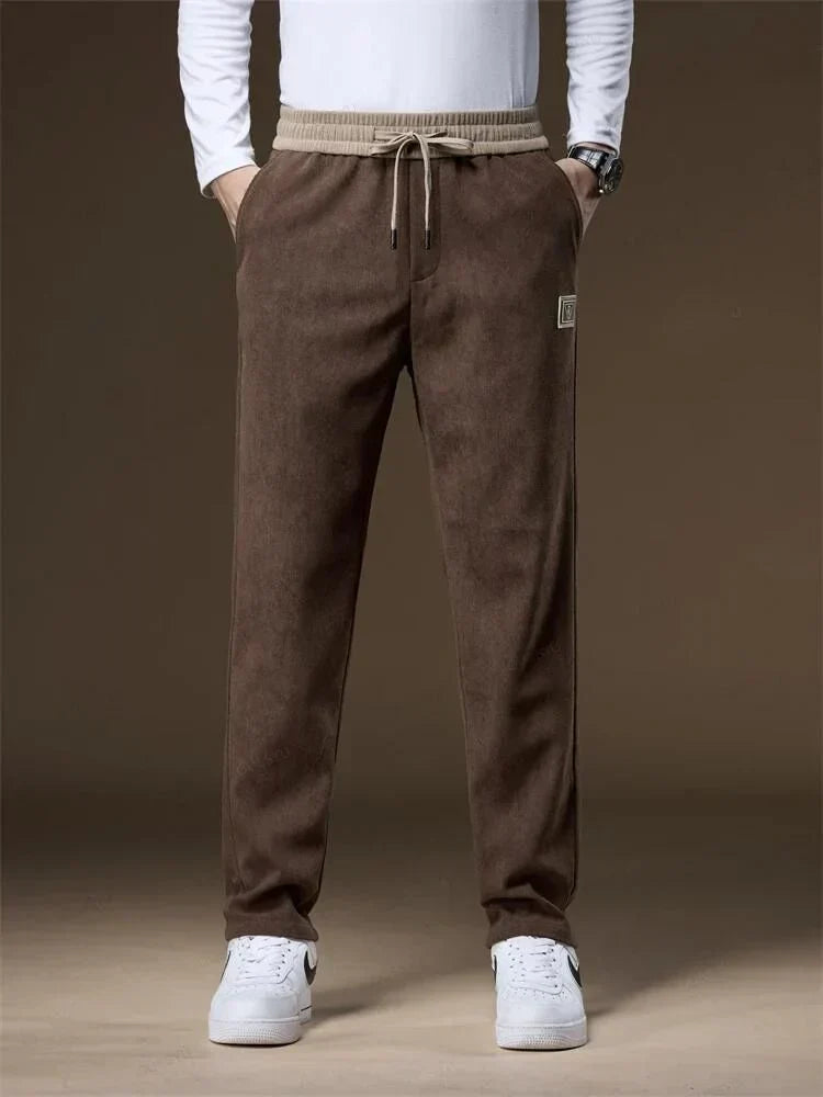 Moda masculina: joggers versátiles para hombre, ideales para combinar con cualquier outfit casual de temporada.