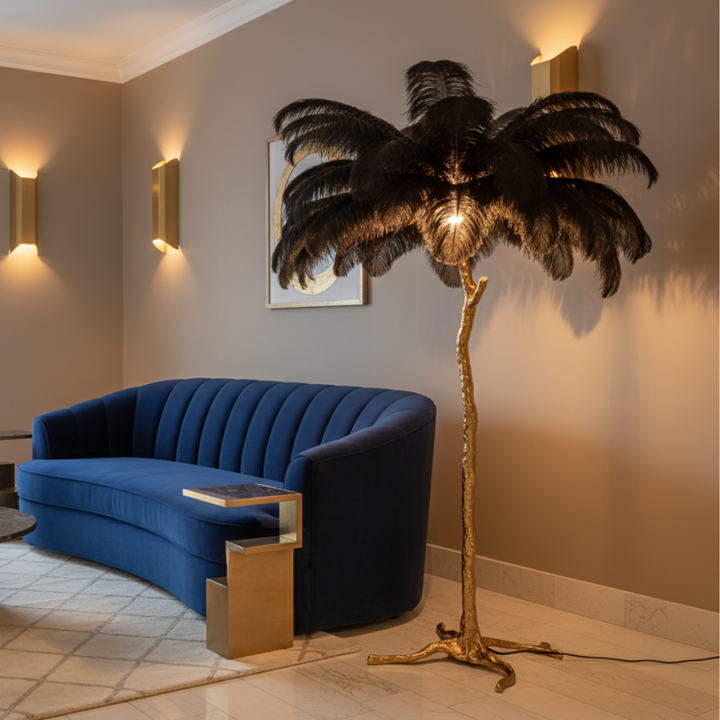 Lámpara de pie de plumas blancas, trípode dorado, estilo moderno y elegante para cualquier habitación.