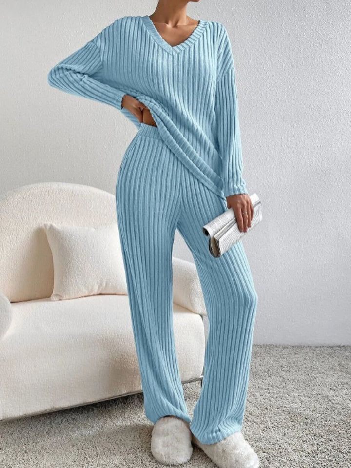 Moda femenina: conjunto de suéter y pantalón para mujer. Ropa cómoda y elegante, ideal para otoño invierno.
