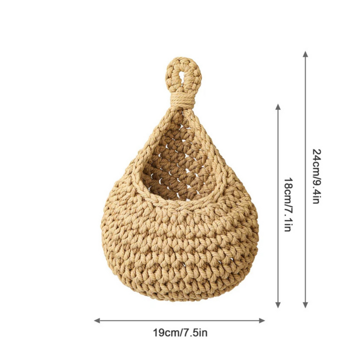 Primer plano de cesta de yute natural tejida a mano, textura rústica para un hogar acogedor.