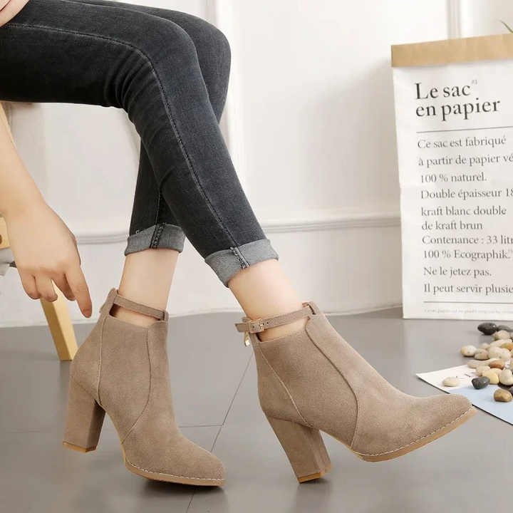 Botines de mujer cómodos con tacón bloque medio y hebilla. Ideales para el día a día.