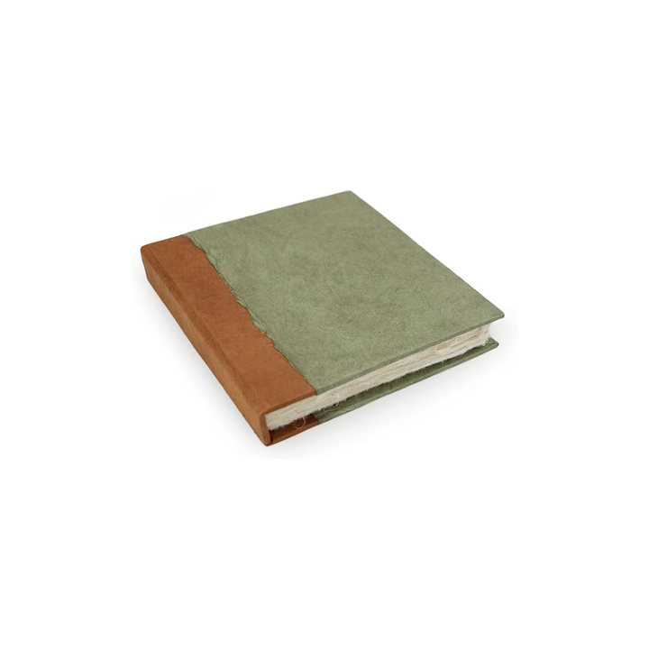 Cuaderno Namaste con diseño espiritual y papel Lokta. Ideal para papelería natural, meditación y escritura consciente.
