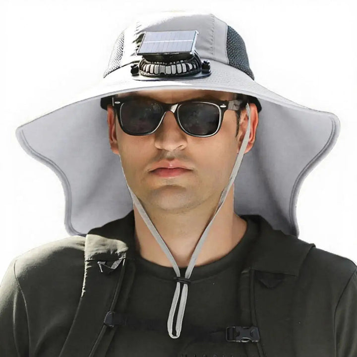 Sombrero solar unisex con ventilador integrado y protección UV para actividades al aire libre.