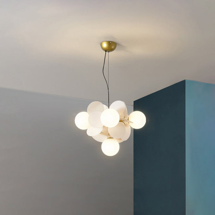 Lámpara colgante LED de acrílico, luz eficiente que crea un ambiente cálido y acogedor.
