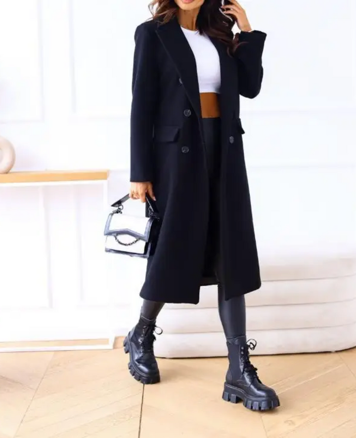 Vista trasera: abrigo largo de mujer, corte entallado, ideal para otoño-invierno.