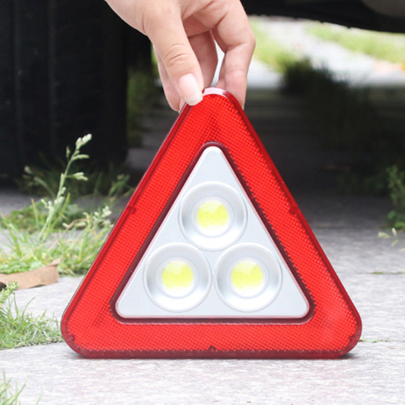 Triángulo de advertencia LED portátil para coches, con iluminación brillante para máxima visibilidad en carretera.