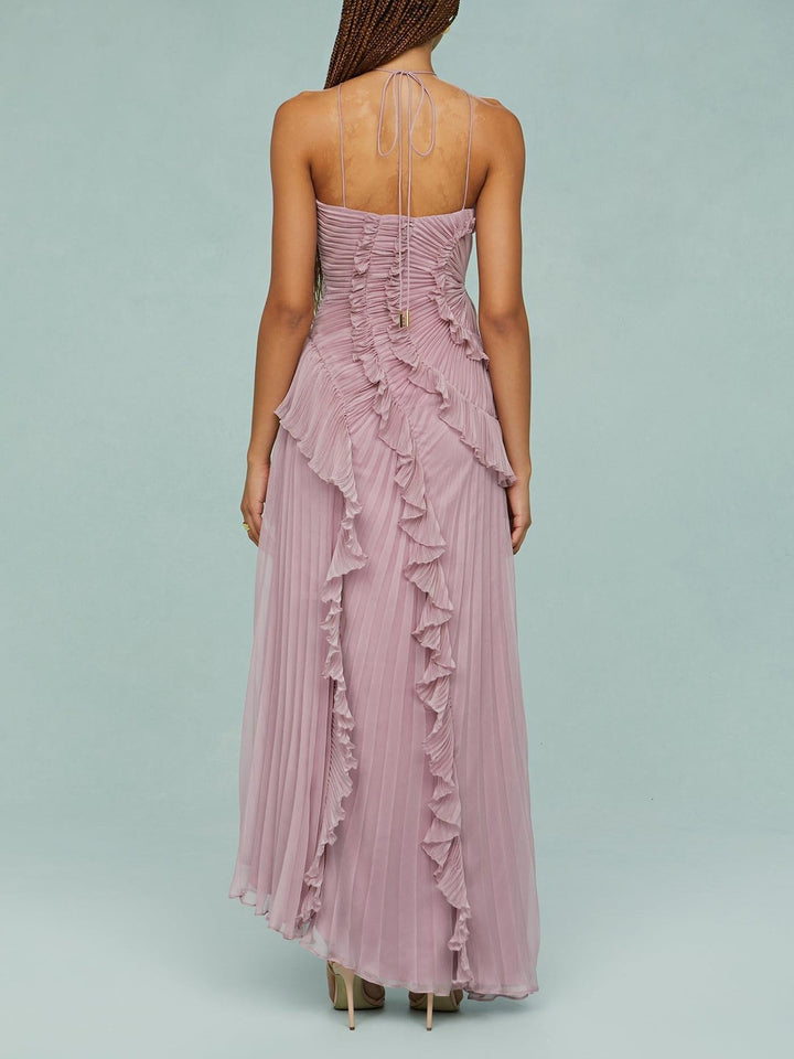Vestido blanco con escote halter y volantes. Elegancia para bodas, comuniones y eventos formales.