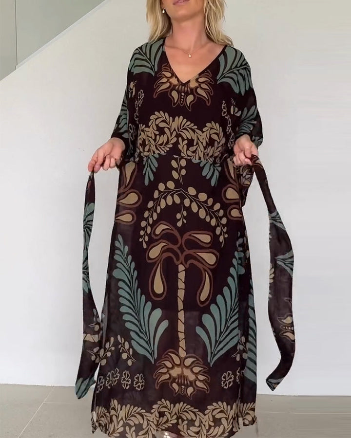 Vestido maxi bohemio de mujer con caída fluida. Estampado de hojas, perfecto para la temporada de primavera.