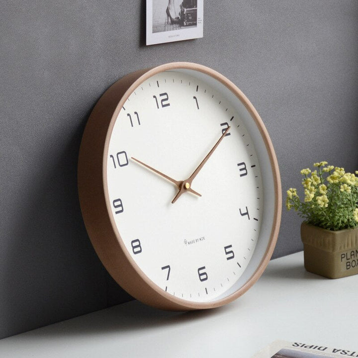 Reloj de pared minimalista de madera para una decoración escandinava moderna, mecanismo de cuarzo.