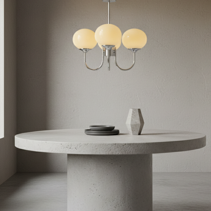 Lámpara de techo colgante moderna con esferas. Iluminación chic que realza el diseño de interiores.
