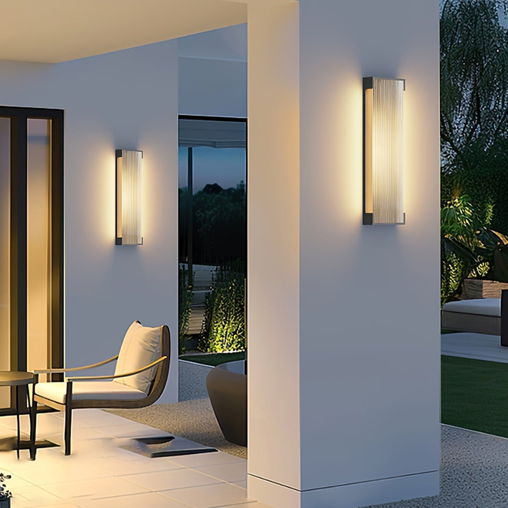 Aplique LED de pared en acero inoxidable, luz moderna y eficiente para cualquier exterior.