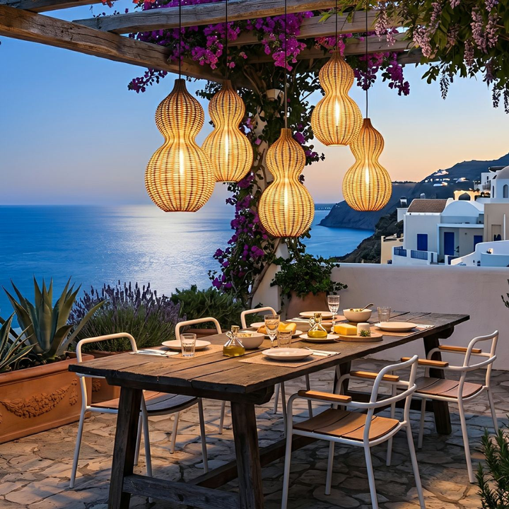 Luz colgante tejida a mano, perfecta para ambientes exteriores, jardines y zonas de estar.