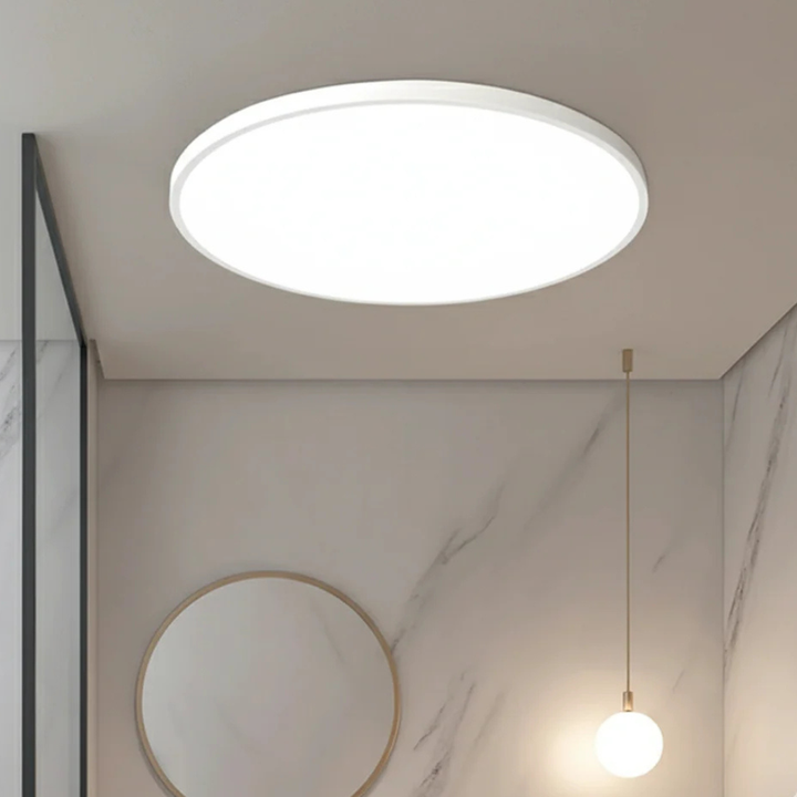 Lámpara LED de techo minimalista, perfecta para el dormitorio o sala de estar moderna.