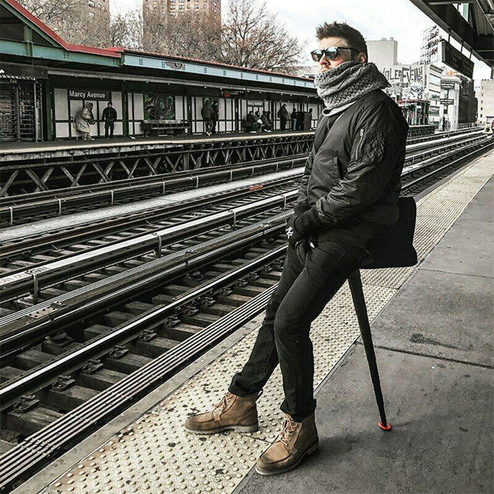 Silla plegable portátil unisex, ideal para viajes, camping y esperas cómodas. Asiento compacto de exterior.