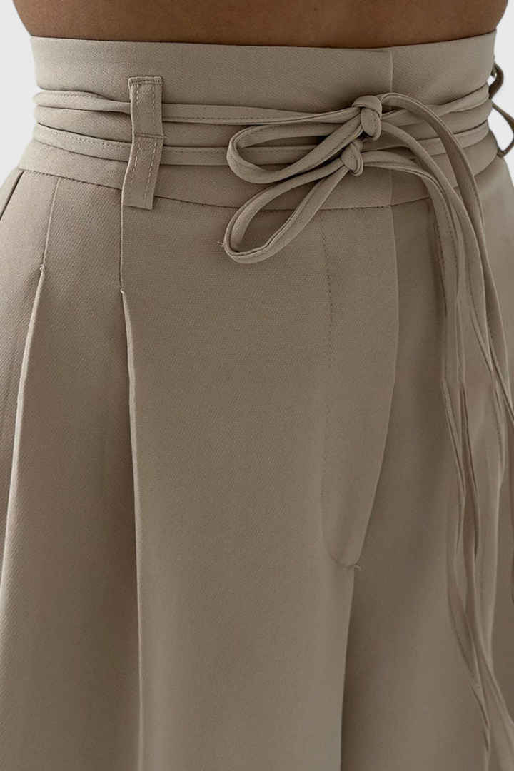 Pantalones de mujer anchos con cordones, perfectos para la ropa de mujer, combinan elegancia y confort.