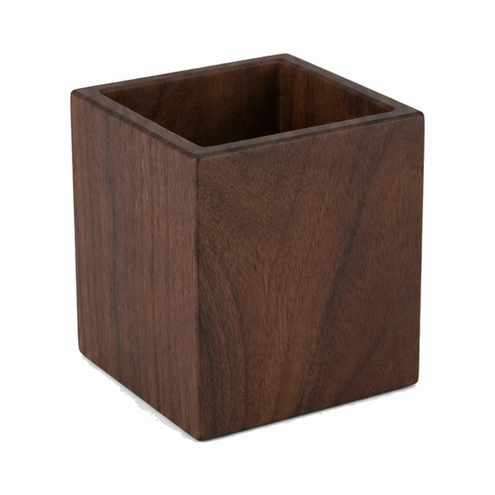 Portabolígrafos de escritorio cuadrado de nogal, ideal para organizar tu papelería con estilo en la oficina.