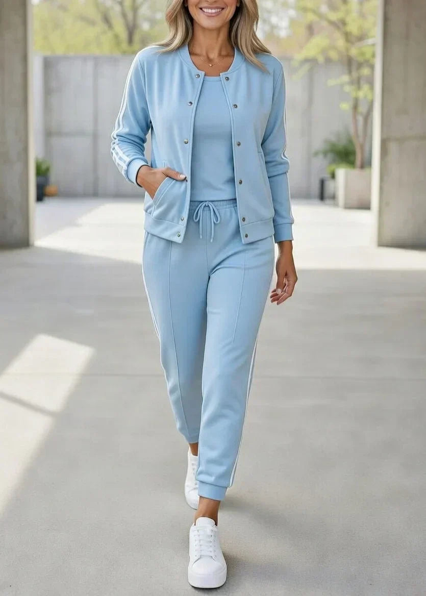 Conjunto mujer sport chic 3 piezas (chaqueta, top, pantalón) con rayas. Estilo casual y cómodo. Moda femenina.