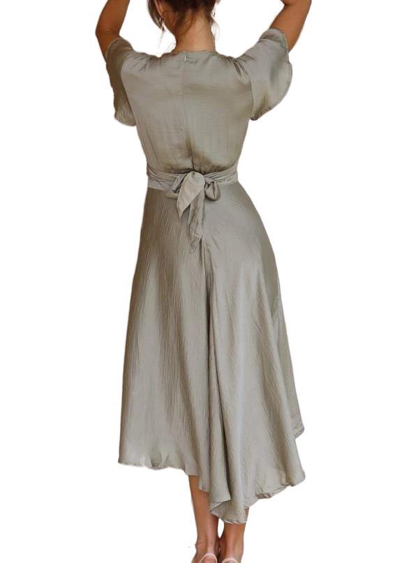 Vestido formal de mujer, cuello V, manga corta. Diseño romántico verde para bodas, fiestas y eventos de verano.