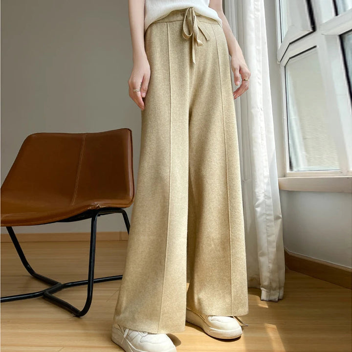 Pantalones de pierna ancha para hombre, corte relaxed fit, brindan comodidad y un look holgado elegante.