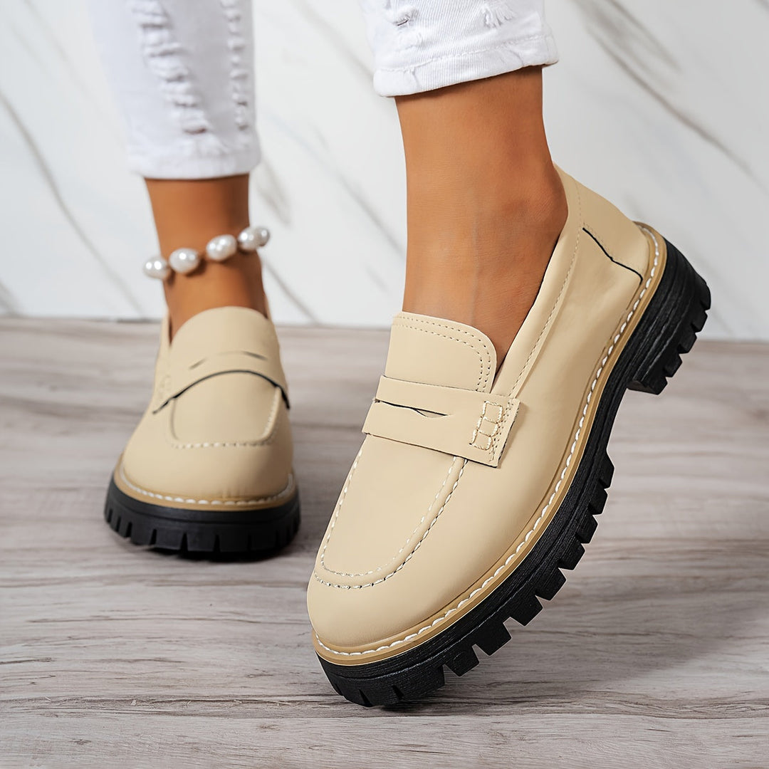Mocasines de mujer en piel sintética, frente, estilo retro con plataforma.