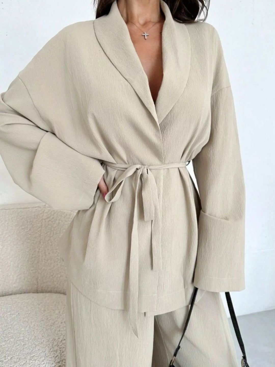 Set dos piezas mujer: Top chic con lazo, pantalón pierna ancha. Perfecto outfit oficina.