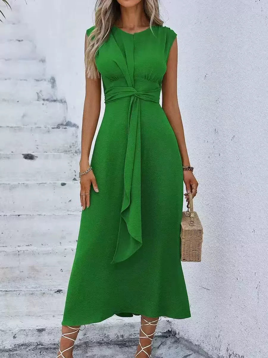 Vestido fluido y largo para mujer, con estilo drapeado y sin mangas. Casual de verano.