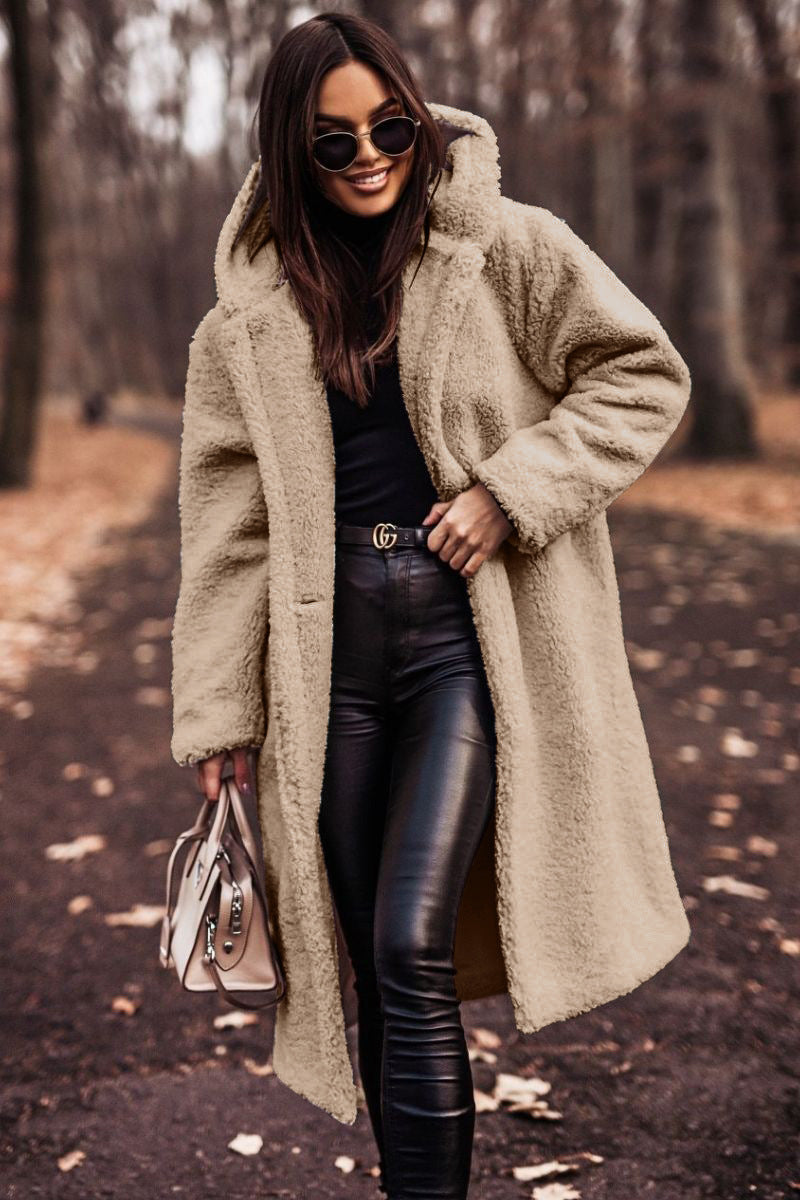 Chaqueta elegante para mujer, estilo versátil. Ideal para entretiempo, primavera u otoño. Diseño funcional.
